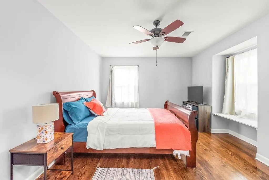 Spotless 4Br Near Clt Uptown, Fast Wi-Fi Apartment Charlotte 0*,  United States